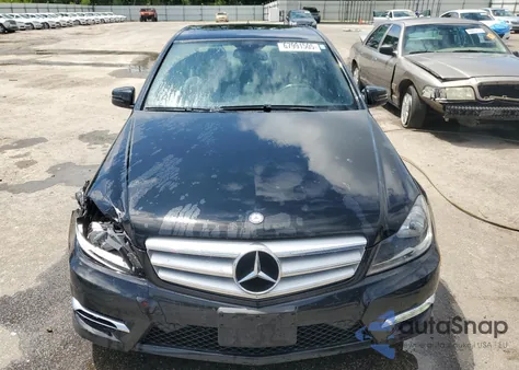 2012 Mercedes-Benz C 250 из США, поврежденный, VIN WDDGF4HB5CA655253